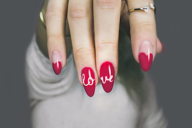 Nagelsalongens ABC: Förstå de olika behandlingarna